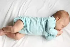 婴幼儿几点睡最好，睡觉不踏实怎么办？关于睡眠问题一次性解答图片