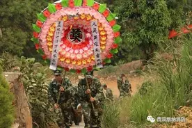 清明时节祭忠魂：党日活动祭扫因公牺牲消防英烈图片