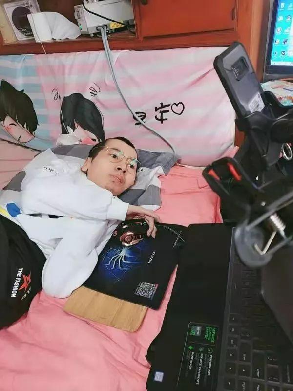 这样的好青年，请再来一打~