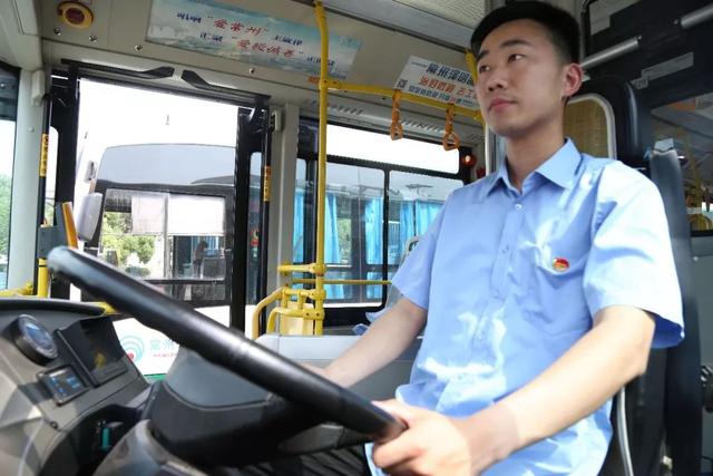 这样的好青年，请再来一打~