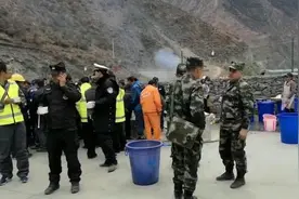 凉山救援：村民为扑火人员准备饭菜视频封面