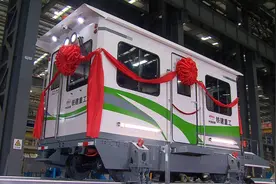 我国首台中低速磁浮智能巡检车在长沙下线视频封面