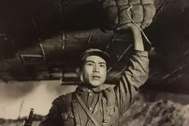 为了新中国前进！CCTV6电影频道4月5日20:15为您播出《董存瑞》视频封面