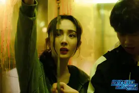 《密室大逃脱》杨幂邓伦醋锅捞钥匙 黄明昊张国伟搭人梯图片