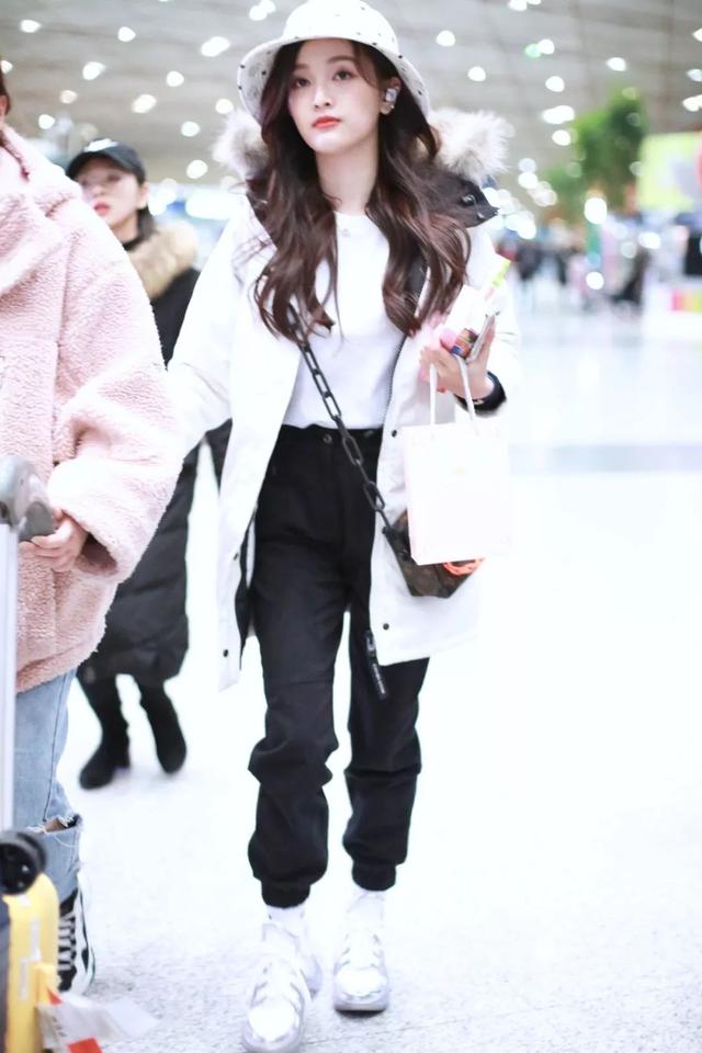 我敬吴宣仪娜扎的“鸡腿裤”一杯！今年瘦腿靠你了昂