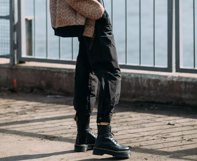 我敬吴宣仪娜扎的“鸡腿裤”一杯！今年瘦腿靠你了昂