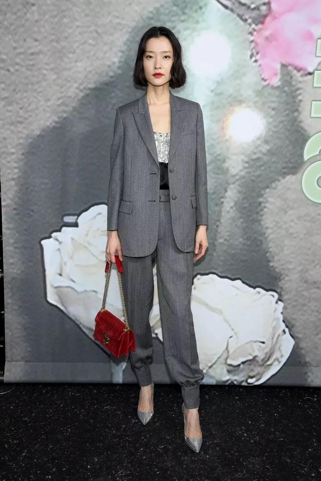 我敬吴宣仪娜扎的“鸡腿裤”一杯！今年瘦腿靠你了昂