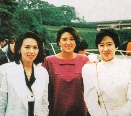 雅子小时候太可爱，长大后比爱子还要胖，工作后又成摩登女郎