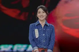 48岁闫妮因一双美腿上热搜，变瘦后的她宛如少女，美得不可方物图片