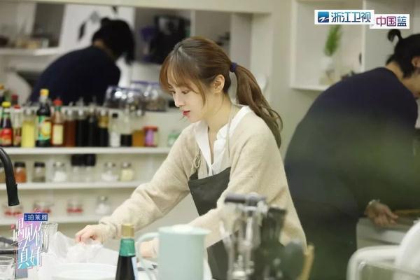 在“遇见小屋”里的他和她，都是现实世界中的你和我