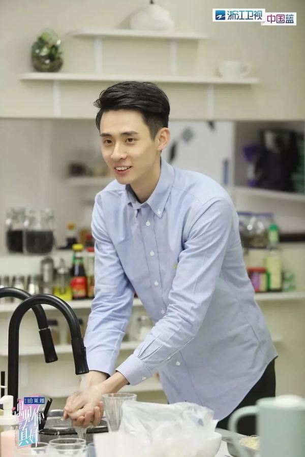 在“遇见小屋”里的他和她，都是现实世界中的你和我