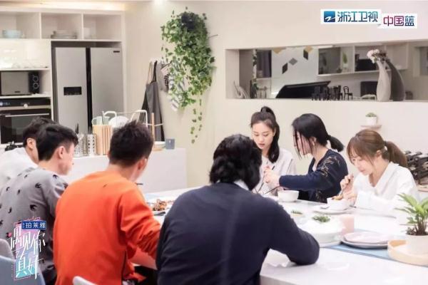 在“遇见小屋”里的他和她，都是现实世界中的你和我