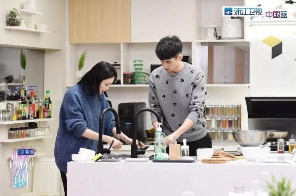 在“遇见小屋”里的他和她，都是现实世界中的你和我