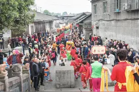 清明小长假成都共接待游客754.3万人次 绿道等旅游新业态受游客青睐视频封面