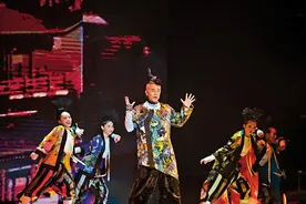陈小春个唱俏皮重现《鹿鼎记》分享与妻约会回忆图片