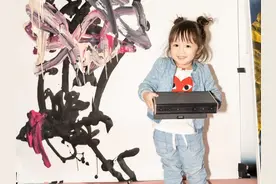 美国纽约最小画家,还在穿尿不湿作品已售价上万 你看不看得懂？视频封面