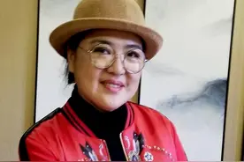 封面新闻独家采访万山红 《爱在成都等我》走红视频封面