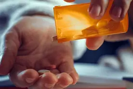 维生素C片益处甚微 过量服用则会造成危害图片