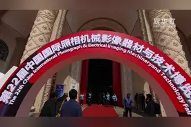 “老来潮”！数码产品成中老年人新宠视频封面