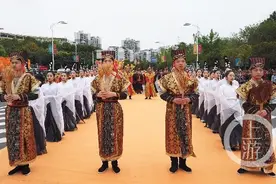 丰都庙会闭幕 花车巡游掀高潮图片