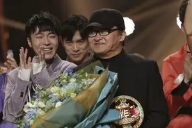 “歌王”刘欢：总决赛后，先休它两个月假再说！图片