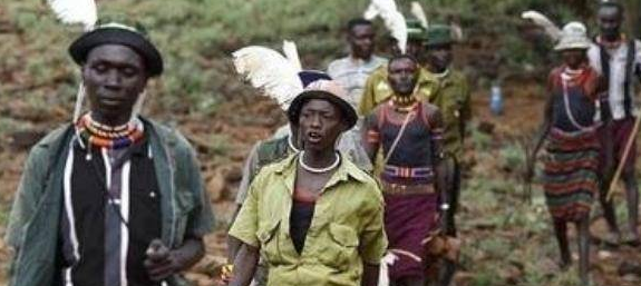 非洲这个原始部落，结婚习俗非常野蛮，但彩礼却只需要两头牛