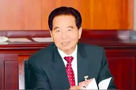吴官正《闲来笔潭》推出简本图片