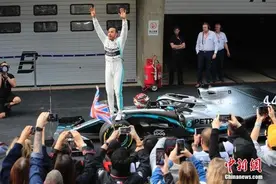 F1赛车锦标赛第1000站在上海举行 汉密尔顿夺冠图片