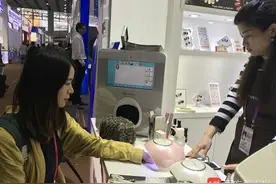 快看！广交会“黑科技”，让你看着指甲就像照镜子图片