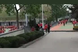 女童武校内身亡，释小龙父亲系该校负责人视频封面