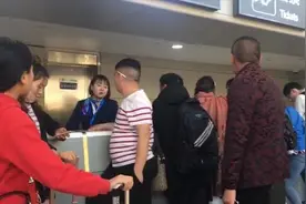 华夏航空飞行一半备降后取消：目的地暴雨视频封面