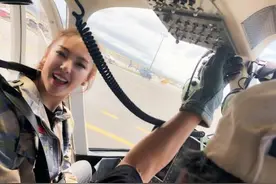 张雨绮坐直升机飞至高空 面带笑容穿着十分帅气图片