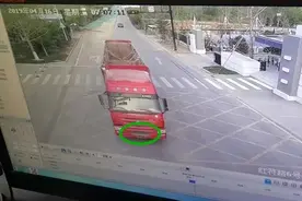 大货车使用翻牌器 记12分，驾驶证降级！图片