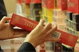 这些100块一条的软中华、80块一条的利群，老板都看不出真假……图片