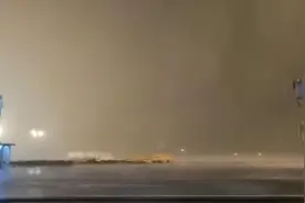 广州暴雨：白云机场延误取消近两百架航班视频封面