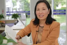 交大宿管阿姨陪子读书，双双考研成功视频封面