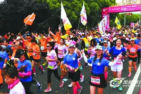 无锡太湖国际女子半马鸣枪 5000名选手在七里风光堤开跑图片