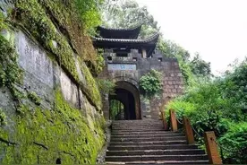 视频｜军事地理⑰合川钓鱼城：改变世界史的“上帝折鞭处”视频封面