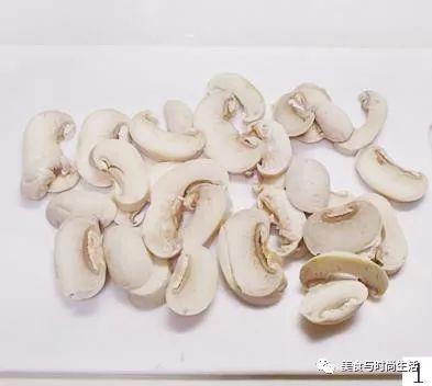 适合宝宝喝的蘑菇蛋花汤，味道鲜美，营养丰富，宝宝爱喝还补钙