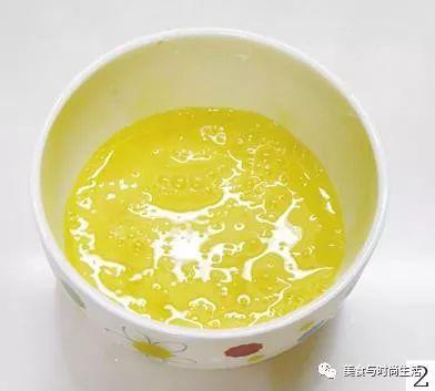 适合宝宝喝的蘑菇蛋花汤，味道鲜美，营养丰富，宝宝爱喝还补钙