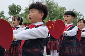 诗朗诵里“读中国”图片