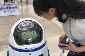 西安一高校图书馆来了机器人“管家”视频封面