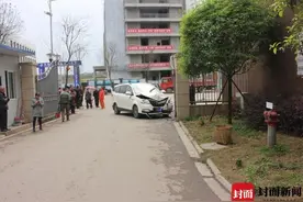 无照男子开朋友汽车练手 油门当刹车致人重伤截肢