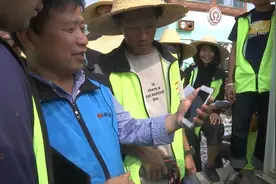 中国教师耐心给泰国留学生讲课视频封面