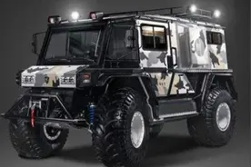 俄罗斯产的9座神级越野车，前排只有一个座，后排比火车硬座还硬图片