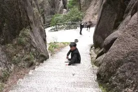 残疾小伙徒手爬登黄山：励志，告白女友视频封面
