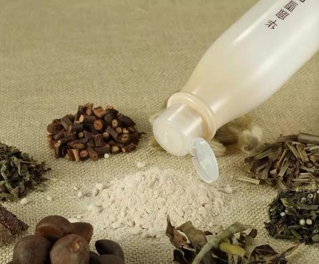 鐢ㄥ畠娲椾竴娆″ご锛屼竴鍛ㄥ悗涓嶈劚澶村彂浜嗭紝涓濈桓鑸煍婊戯紝涓€姊冲埌搴? onerror=