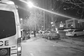 女子酒驾翻车受伤 央求医生先看狗图片