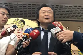 韩国瑜陷4千万疑云 王世坚力挺：韩扛着国民党的十字架图片