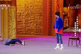 大龄剩女相亲遇冷笑话高手，现场切磋起冷笑话，俩人简直太逗了视频封面